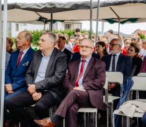 Uroczyste otwarcie boiska wielofunkcyjnego i placu zabaw przy Szkole Podstawowej w Cieniawie