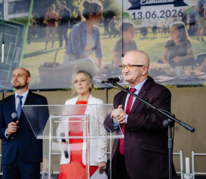 Uroczyste otwarcie boiska wielofunkcyjnego i placu zabaw przy Szkole Podstawowej w Cieniawie