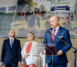 Uroczyste otwarcie boiska wielofunkcyjnego i placu zabaw przy Szkole Podstawowej w Cieniawie