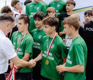Piłkarskie emocje na stadionie w Cieniawie