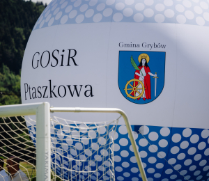 Piłkarskie emocje na stadionie w Cieniawie