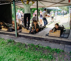 Sportowa rywalizacja na strzelnicy „Skalnik”