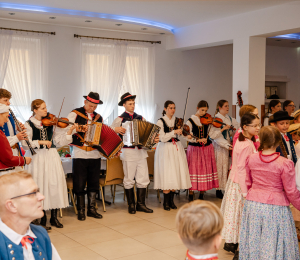 10 lat Dziecięco-Młodzieżowego Zespołu Regionalnego „Pogórzańskie Dzieci” z Kąclowej